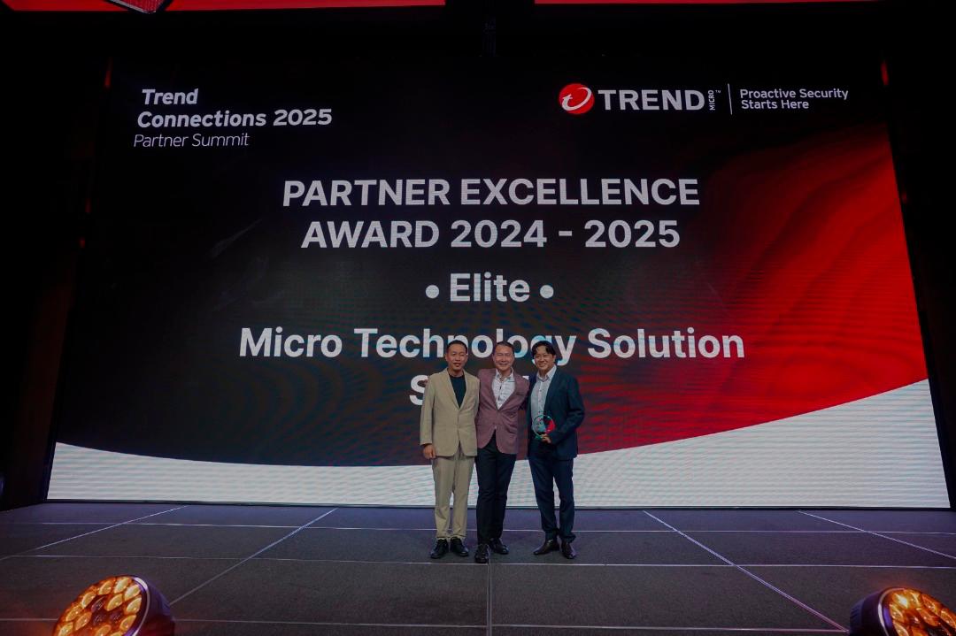 Young (left) together with Trend Micro Malaysia Sdn Bhd VP channels MEA sales &amp; marketing David Siah and SMind executive director and head of business development Escae Quah Soo Keat at the award ceremony.