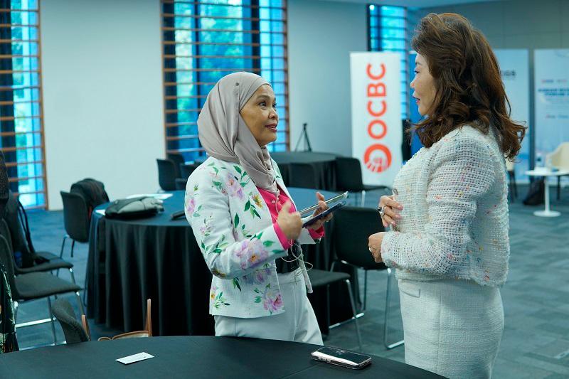 Caption: CGS International Securities Malaysia CEO Azizah Mohd Yatim (left) having a light coversation with OCBC Malaysia managing director, senior banker & head of investment banking Tan Ai Chin (right). $!Caption: CGS International Securities Malaysia CEO Azizah Mohd Yatim (left) having a light coversation with OCBC Malaysia managing director, senior banker & head of investment banking Tan Ai Chin (right).