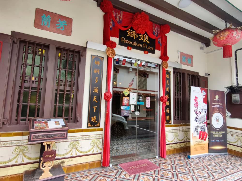 Located along Heeren Street, Peranakan Place Signature is housed in a beautifully preserved colonial-era building. $!Located along Heeren Street, Peranakan Place Signature is housed in a beautifully preserved colonial-era building.