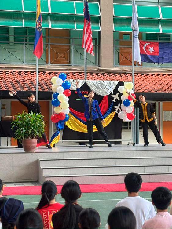 KL school students lit up the stage with a vibrant Merdeka performance, celebrating unity and culture $!KL school students lit up the stage with a vibrant Merdeka performance, celebrating unity and culture