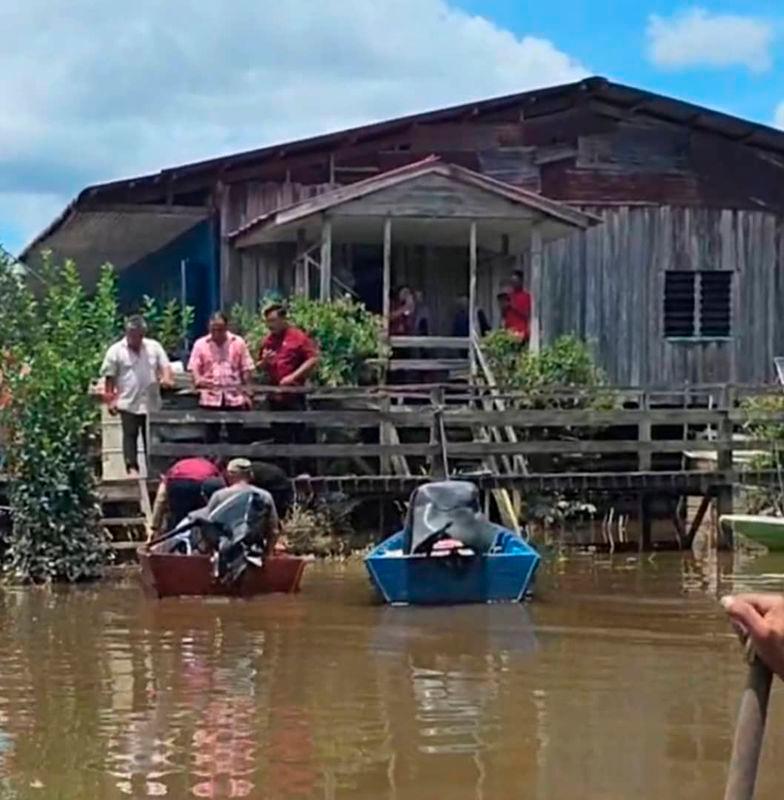 The Rumah Joseph longhouse in Baram is flooded up to the ceiling of its ground floor. Pic courtesy of Datuk Pengguang Manggil’s office