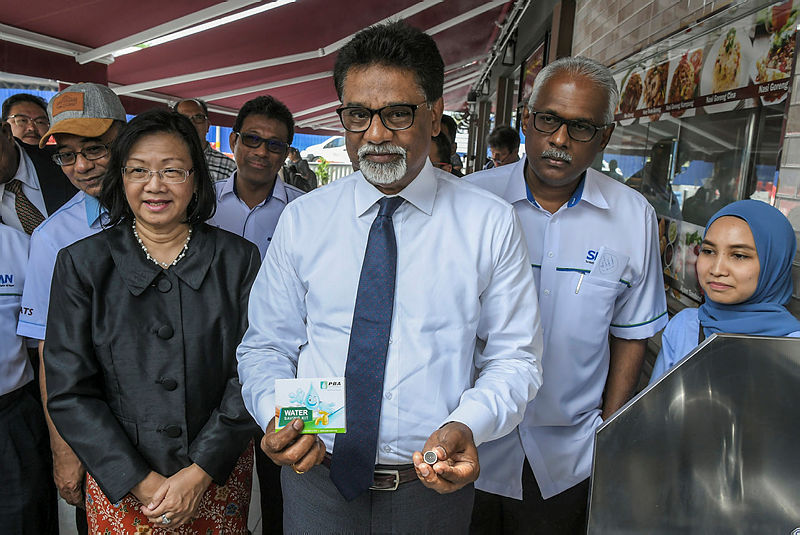 Water, Land and Natural Resources Minister Dr Xavier Jayakumar (C), with Petaling Jaya MP Maria Chin (L) and Klang MP Charles Santiago (2R), after launching the Water Conservation Campaign in conjunction with World Water Day 2019, on March 3, 2019. — Bernama