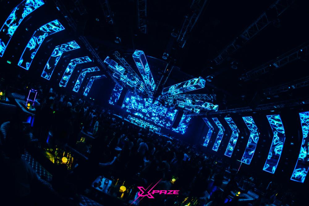 Exquisite laser show. – ALL PICS BY XPAZE