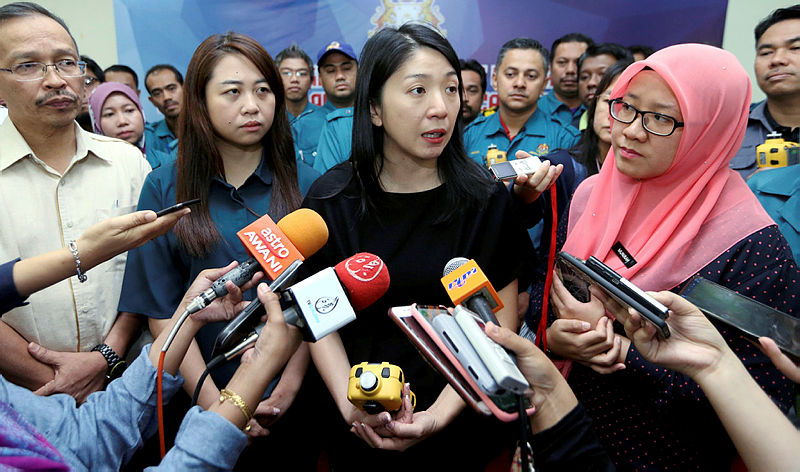 Energy, Technology, Science, Climate Change and Environment Minister Yeo Bee Yin speaks to reporters at the Johor Disaster Management Committee’s operations room, on March 17, 2019. — Bernama