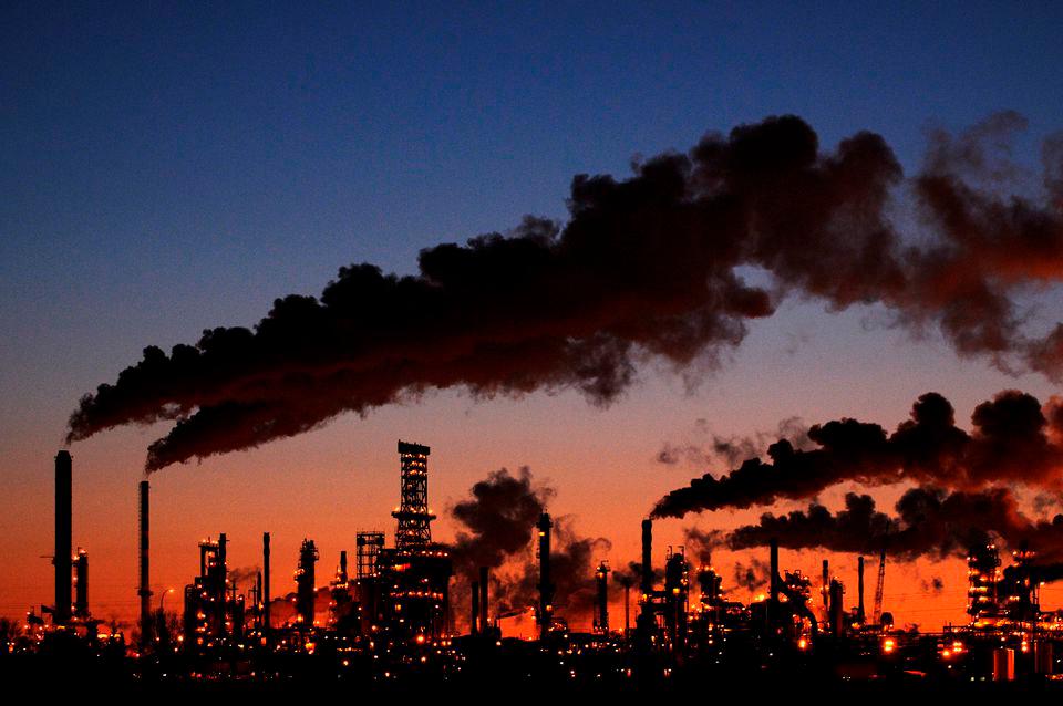 Petro-Canada’s Edmonton Refinery and Distribution Centre glows at dusk in Edmonton February 15, 2009. REUTERSPIX
