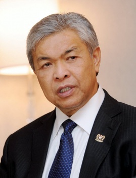 Zahid withdraws application for return of passport