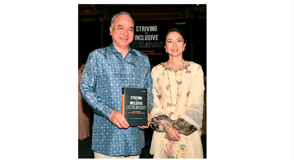 The Sultan of Perak, Sultan Nazrin Shah with his book and Raja Permaisuri Perak Tuanku Zara Salim, pose for a picture, on July 14, 2019. — Bernama