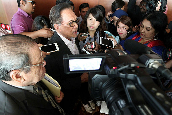 Datuk Seri Anwar Ibrahim holds a press conference after chairing a meeting at Parliament. With him is Lim Kit Siang (L). — Sunpix by Zulkifli Ersal