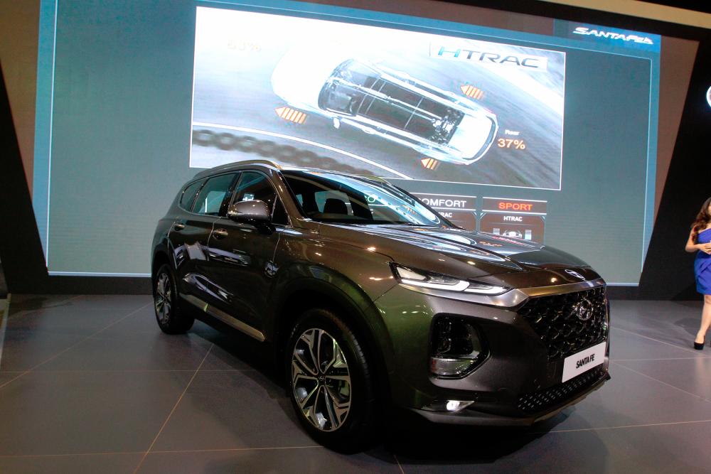 Fourth-generation Hyundai Santa Fe unveiled