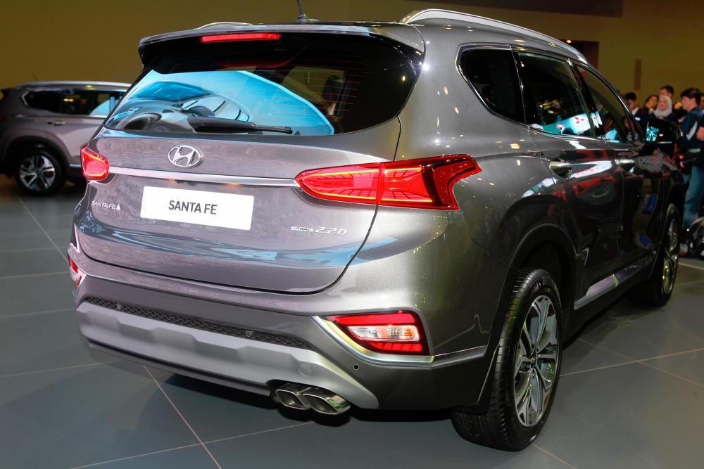$!Fourth-generation Hyundai Santa Fe unveiled