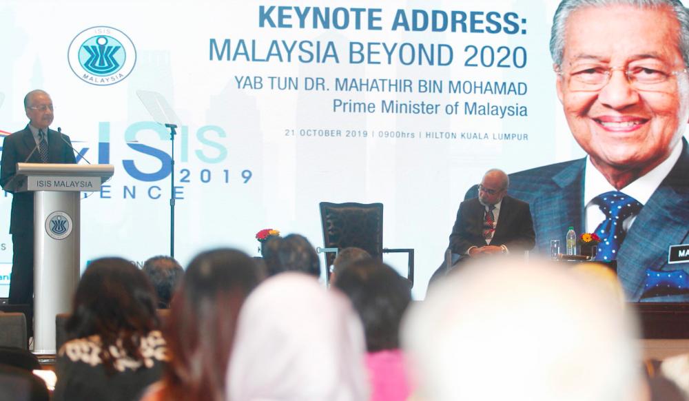 Prime Minister Tun D. Mahathir Mohamad with Chairman and Chief Executive of Institute of Strategic and International Studies (Isis) Tan Sri Rastam Mohd Isa (R) during his Q&amp;A on Praxisis Conference 2019. — Sunpix by Zulkifli Ersal.