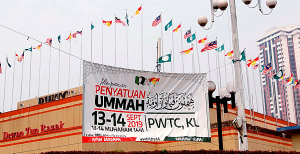 PAS and Umno flags are seen waving together at PWTC on Thursday. — Sunpix by Zulkifli Ersal