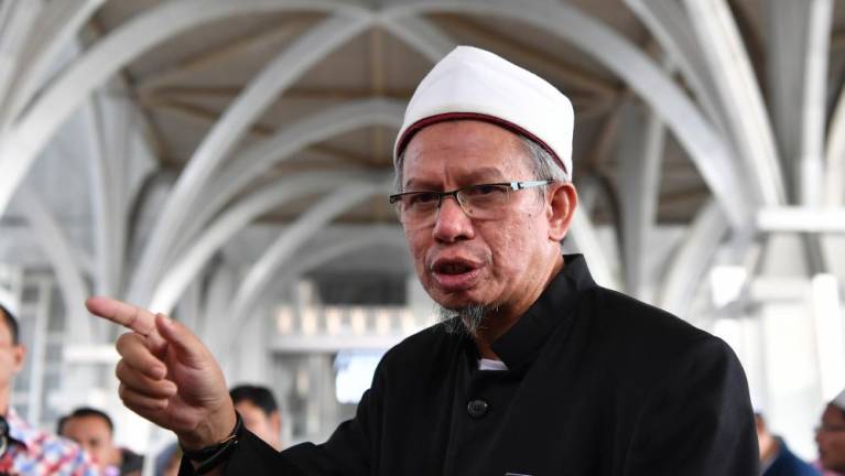 Wait for official statement from Saudi govt on this year’s Haj, says Zulkifli