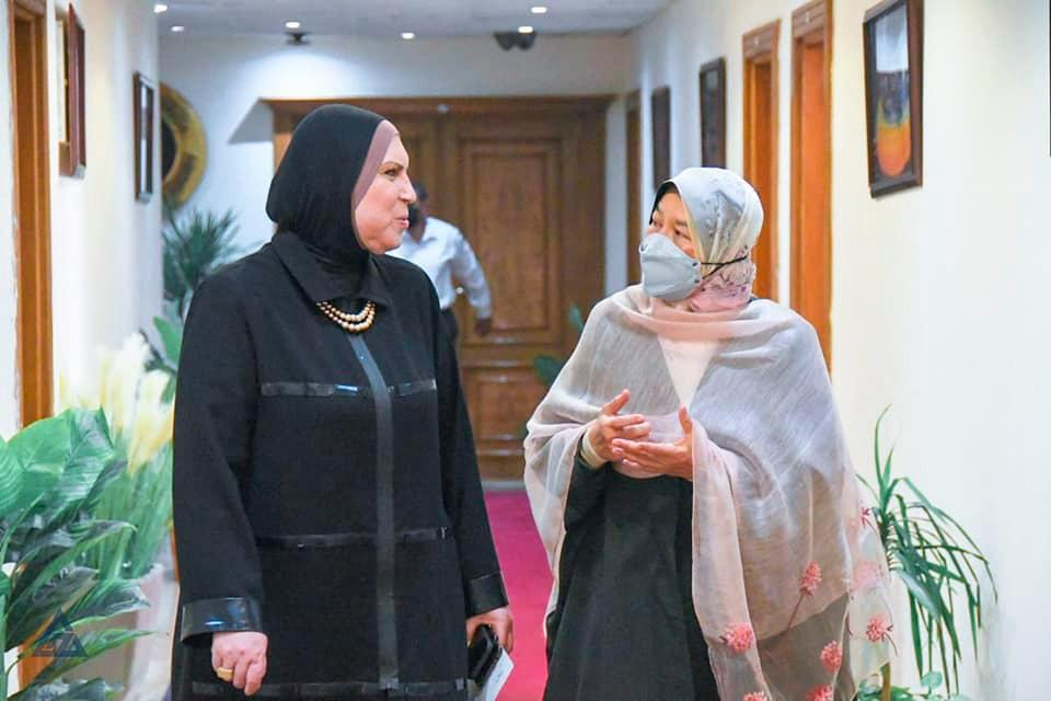 Egyptian Minister of Trade and Industry Nevin Gamea discussing a point with Zuraida after their meeting in Cairo recently.