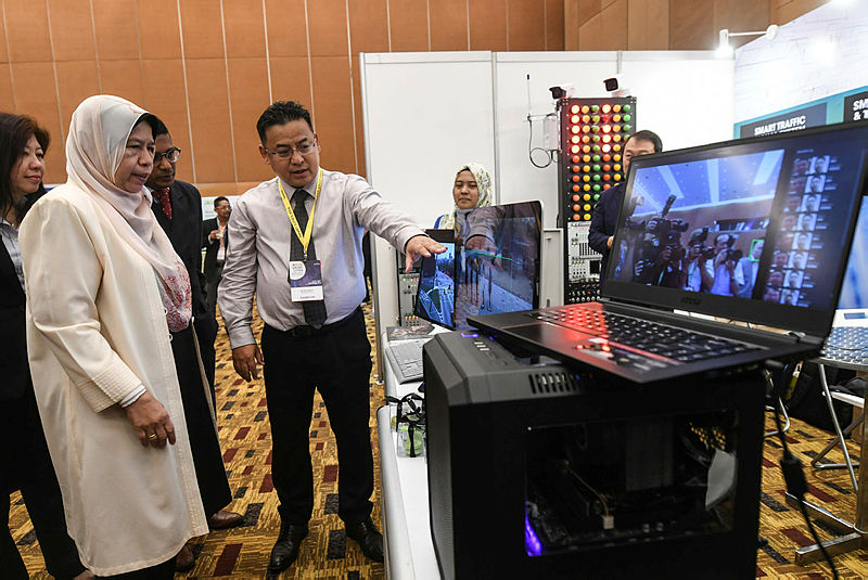 Housing and Local Government Minister, Zuraida Kamaruddin, at the 5th Smart Cities Asia 2019, on Sept 11. — Bernama