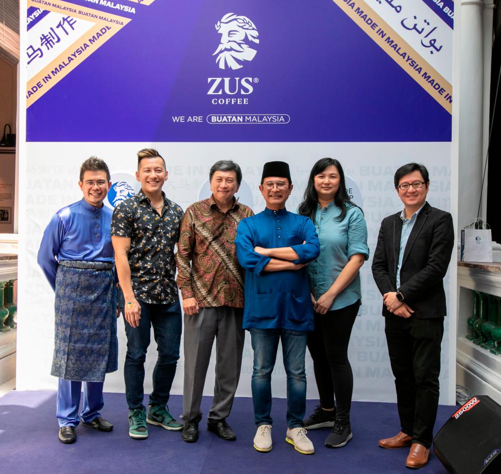 From left: Zus Coffee chief operating officer (COO) Venon Tian, Julie’s Biscuit director Sai Tzy Horng, Boh CEO Jason Foo, Farm Fresh Berhad COO Azmi Zainal, Inside Scoop head of operations Jessica Lee and Astro Radio CEO and Astro Media Solutions director Kenny Ong, during the Kampung Buatan Malaysia launch at Rumah Tangsi today.