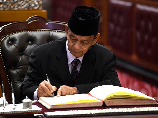 Datuk Aziz Ariffin–Bernamapix