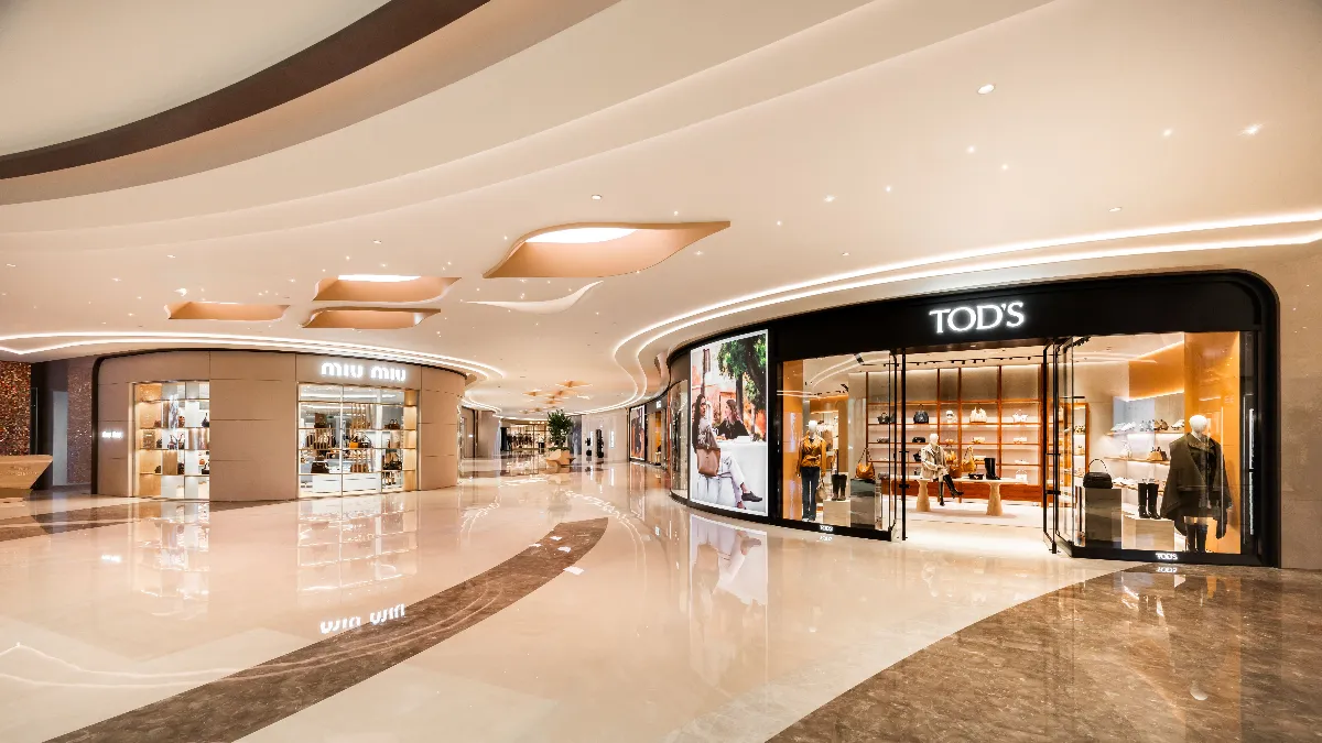 Galaxy macau embraces italian elegance: unveiling an inspirational experiential luxury edit and an alluring new space at galaxy promenade The shopping area is home to a trio of peerless italian brands, with scenographic design inspired by milan’s legendary via montenapoleone fashion district, accentuating the allure of the dolce vita.