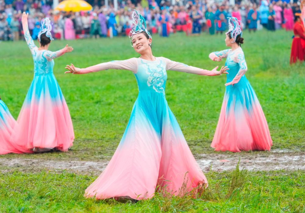 Encountering Naadam, Experiencing the 35th Grassland Carnival of the Inner Mongolia Autonomous Region
