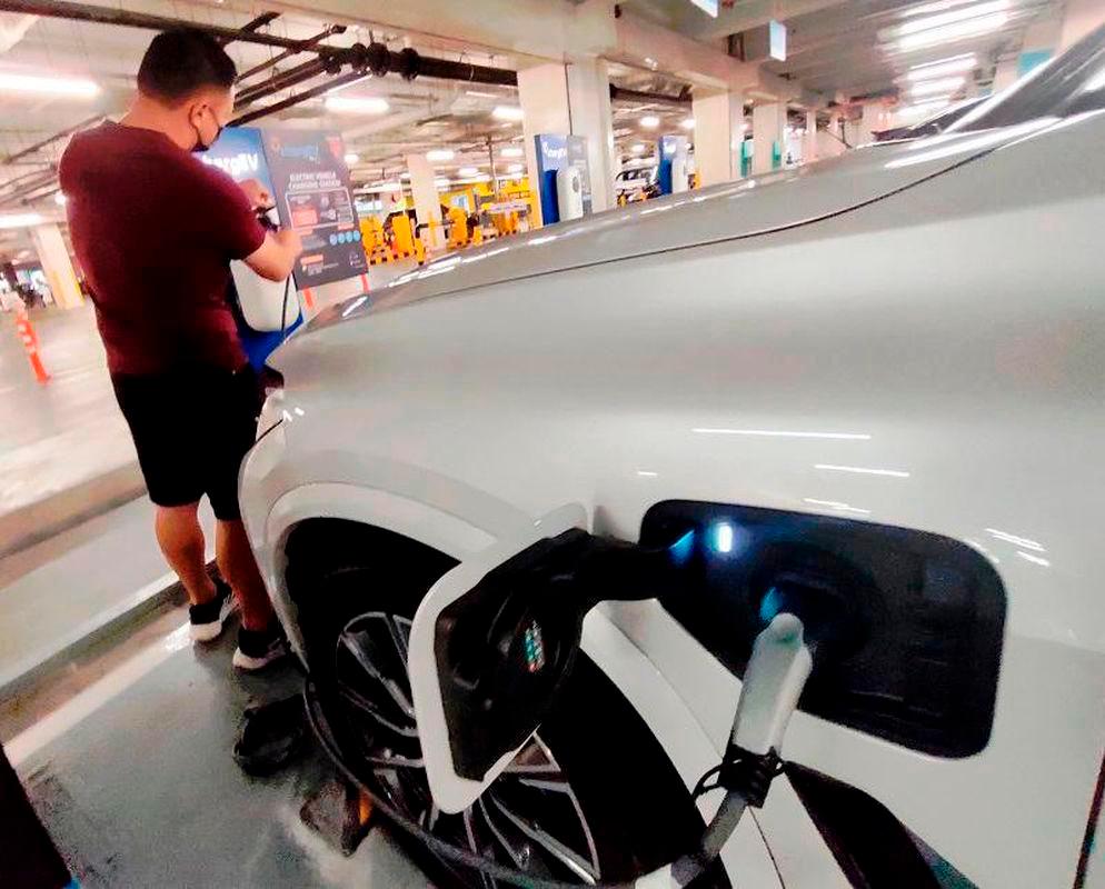 Britain offers discounts on electric cars to boost demand Britain offers discounts on electric cars to boost demand