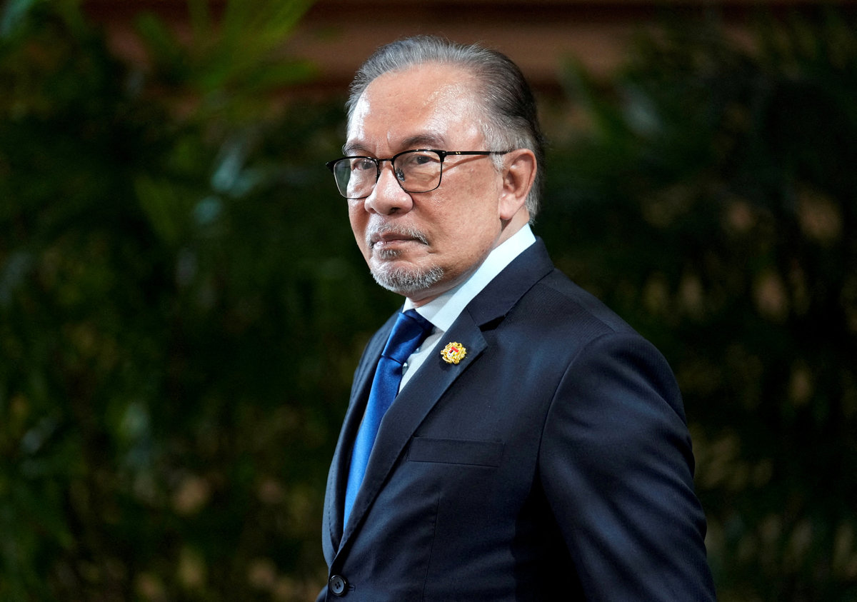 Anwar challenges opposition to legal no-confidence motion in Parliament Anwar challenges opposition to legal no-confidence motion in Parliament