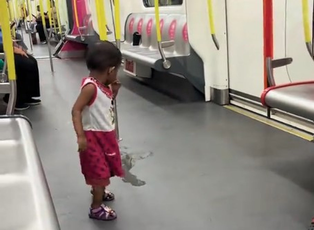 Outrage as child allegedly pees on LRT floor while mum stays glued to phone Outrage as child allegedly pees on LRT floor while mum stays glued to phone