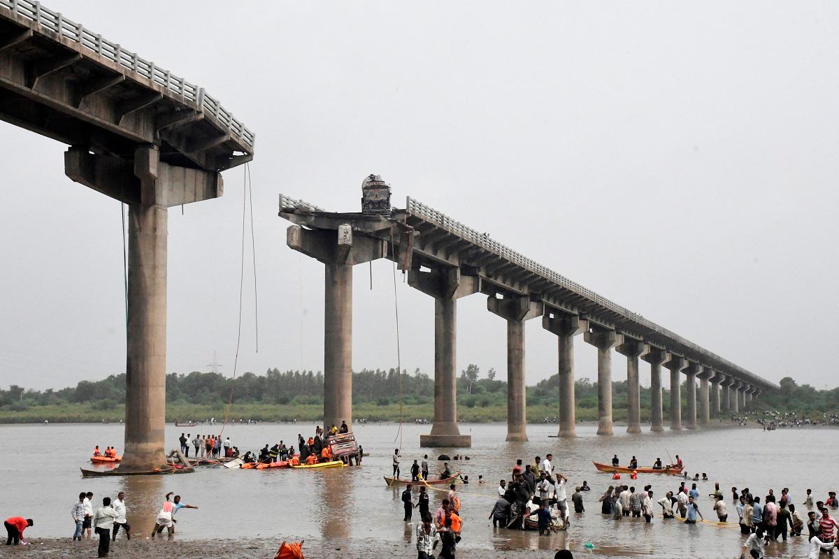 Gujarat bridge collapse death toll rises to 15, rescue efforts continue Gujarat bridge collapse death toll rises to 15, rescue efforts continue