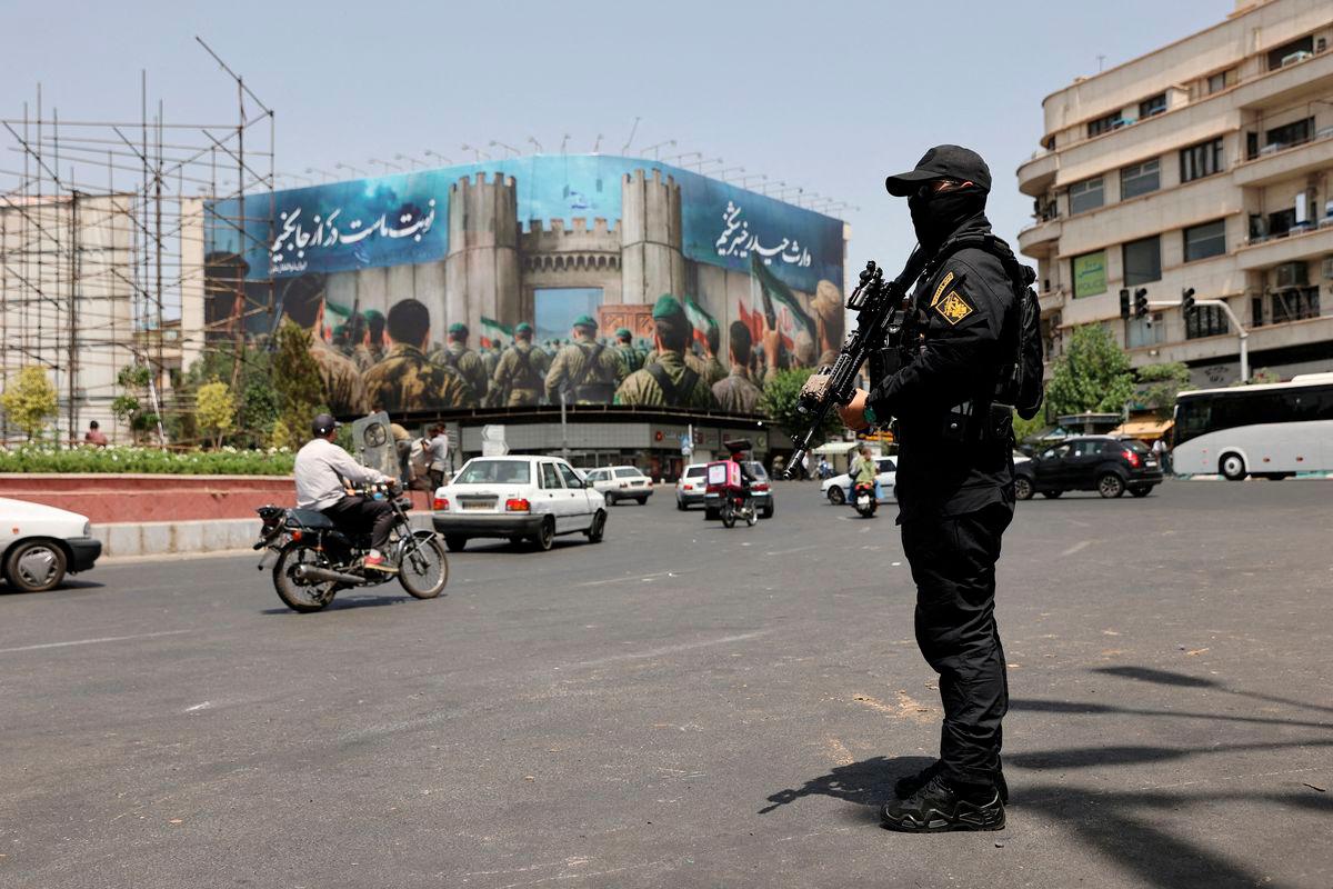 Iran executes man publicly for child rape and murder in Bukan Iran executes man publicly for child rape and murder in Bukan