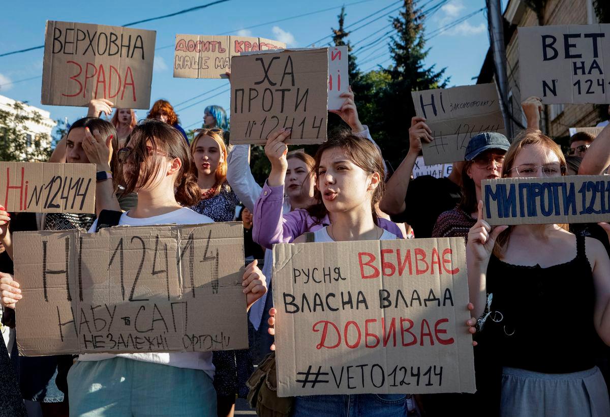 Russian attack kills displaced Ukrainian family in Kharkiv