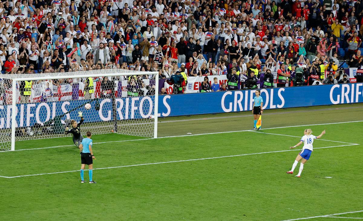 Kelly the hero as England sink Spain in shootout to win Euro 2025