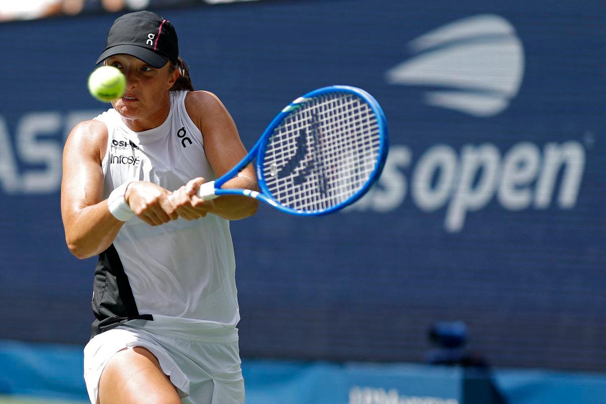 Swiatek prioritises young fans at US Open after viral souvenir incident Swiatek prioritises young fans at US Open after viral souvenir incident