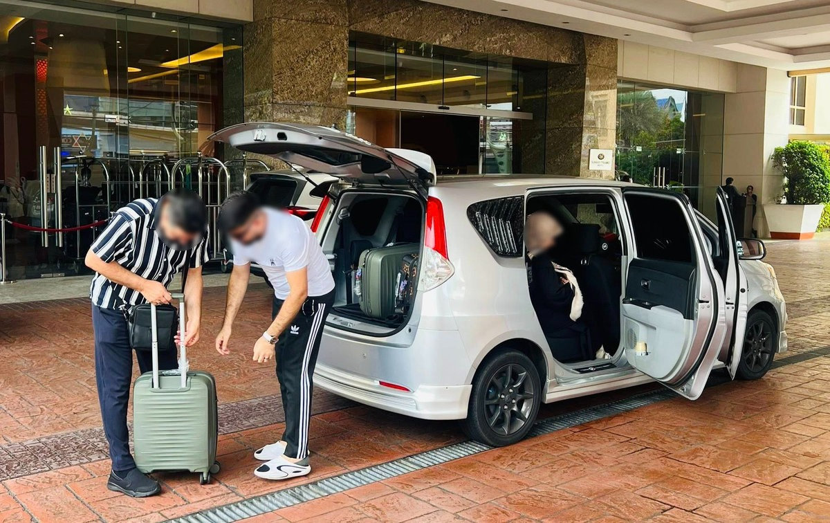 Foreigners caught running illegal taxi services near shopping mall in Subang Jaya