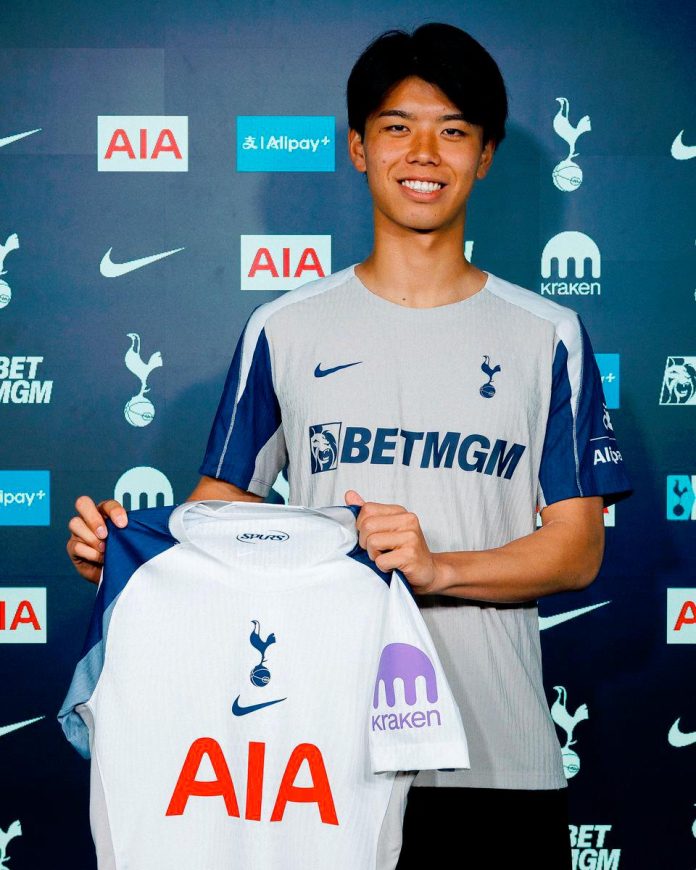 Tottenham sign Japan defender Takai