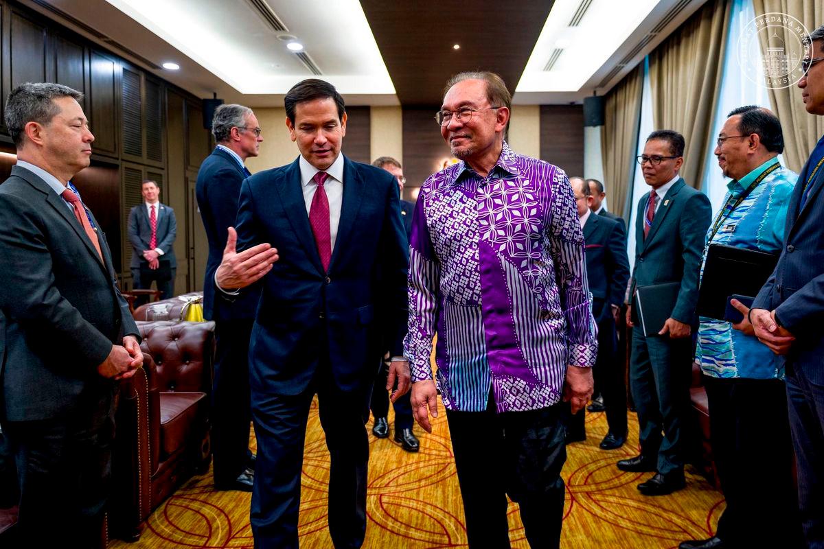 Anwar Invites Trump to Asean, East Asia Summits in KL in October Anwar Invites Trump to Asean, East Asia Summits in KL in October