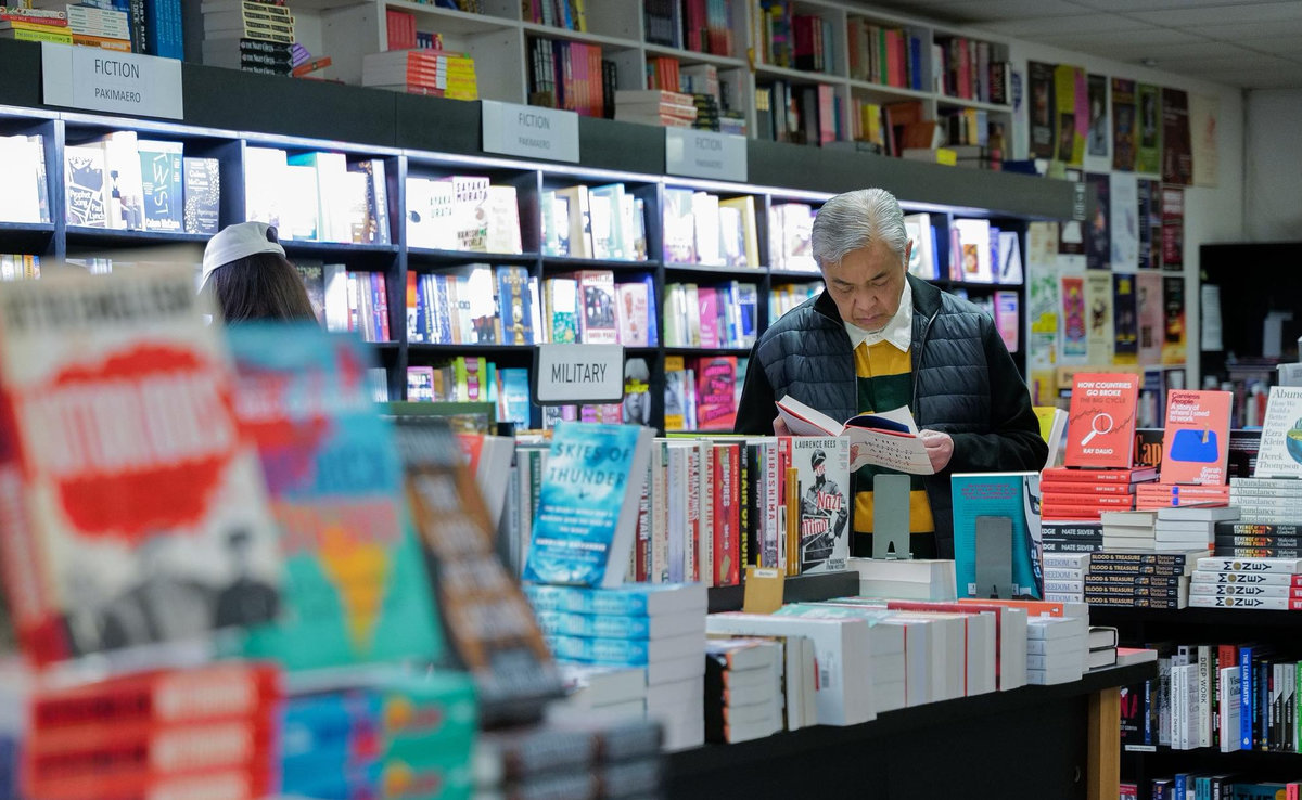 Ahmad Zahid visits Wellington bookshop, promotes reading culture Ahmad Zahid visits Wellington bookshop, promotes reading culture