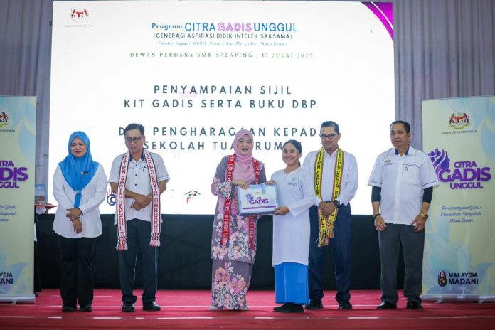 Fadhlina cadang program GADIS diperluas tingkat potensi pelajar perempuan Fadhlina cadang program GADIS diperluas tingkat potensi pelajar perempuan