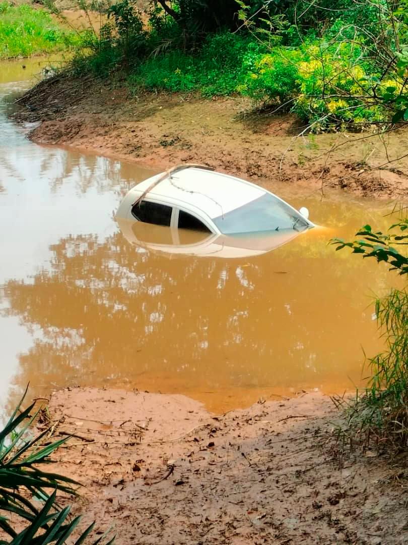 Lelaki hilang, kereta terjunam di Sungai Tui di Muar Lelaki hilang, kereta terjunam di Sungai Tui di Muar