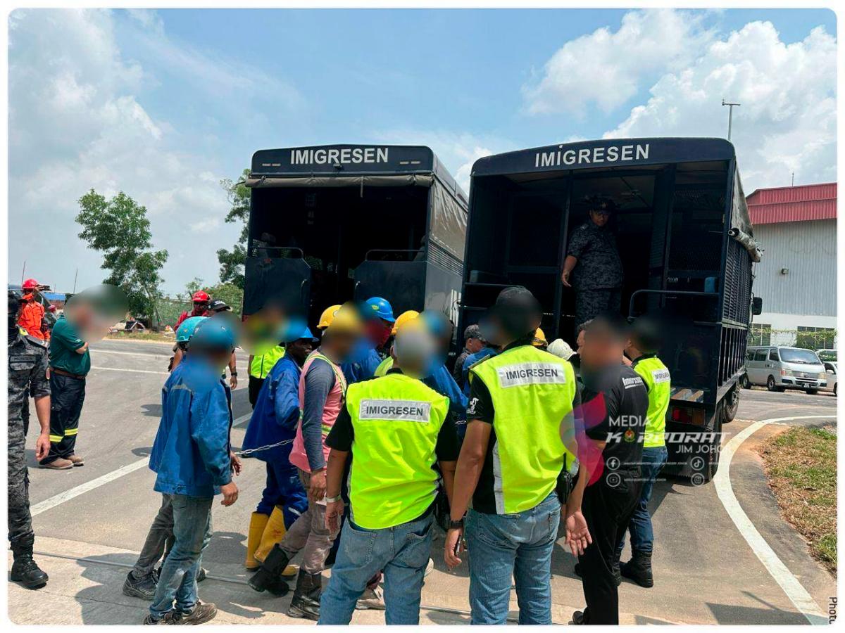 Johor Immigration raids largest petrochemical site, detains 225 Johor Immigration raids largest petrochemical site, detains 225