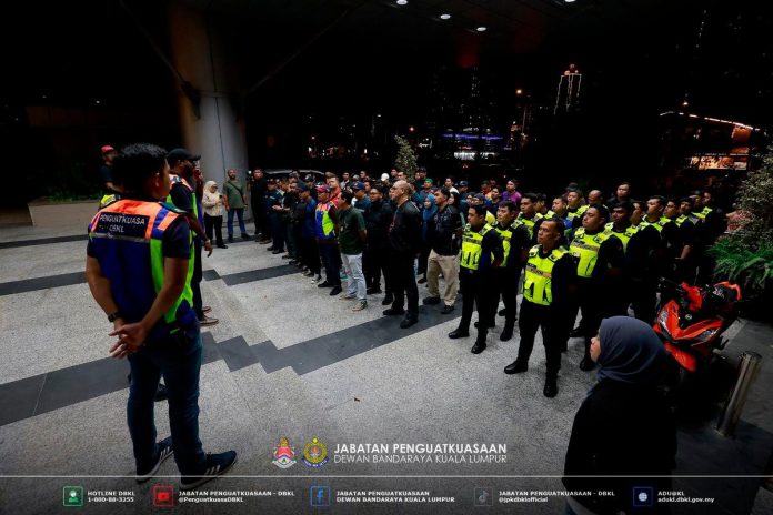 41 kompaun dikeluarkan kepada jurufoto tanpa lesen di KLCC