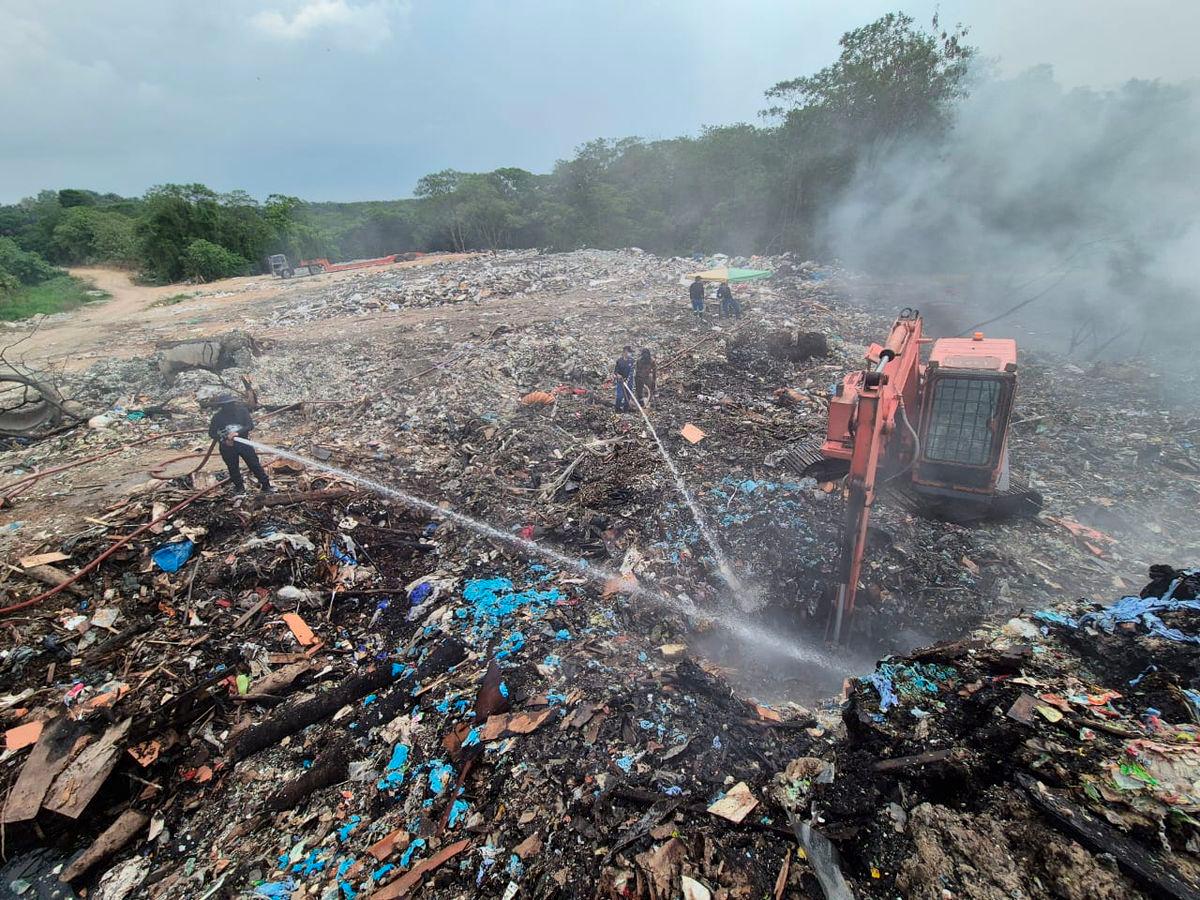 Rawang illegal landfill fire requires 20-hour daily firefighting effort Rawang illegal landfill fire requires 20-hour daily firefighting effort