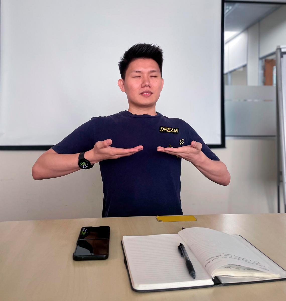Simple exercises for desk workers Simple exercises for desk workers