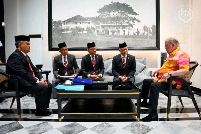 Agong prihatin usaha pelihara alam sekitar, kebersihan pulau di Mersing