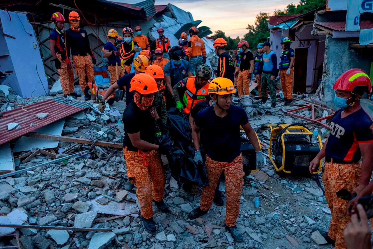 Angka korban gempa bumi di Filipina meningkat kepada 74 Angka korban gempa bumi di Filipina meningkat kepada 74