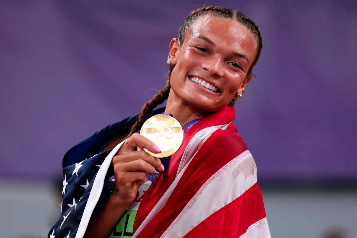 Anna Hall wins heptathlon gold at world championships in Tokyo Anna Hall wins heptathlon gold at world championships in Tokyo