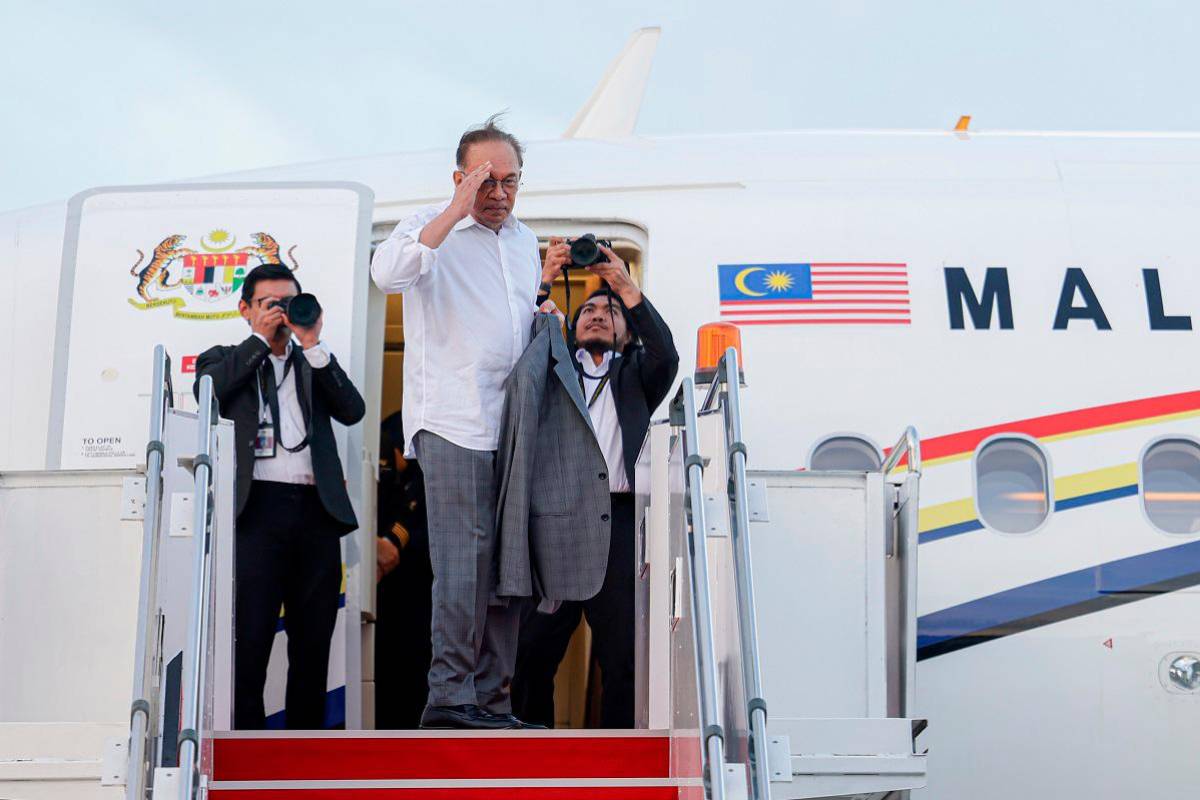 Anwar attends emergency Arab-Islamic summit in Doha over Gaza attacks Anwar attends emergency Arab-Islamic summit in Doha over Gaza attacks