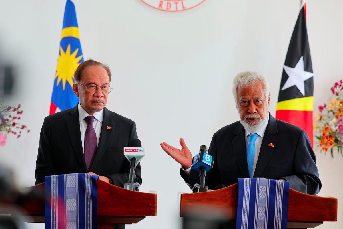 Anwar berucap bersejarah di Parlimen Timor-Leste, terima anugerah tertinggi