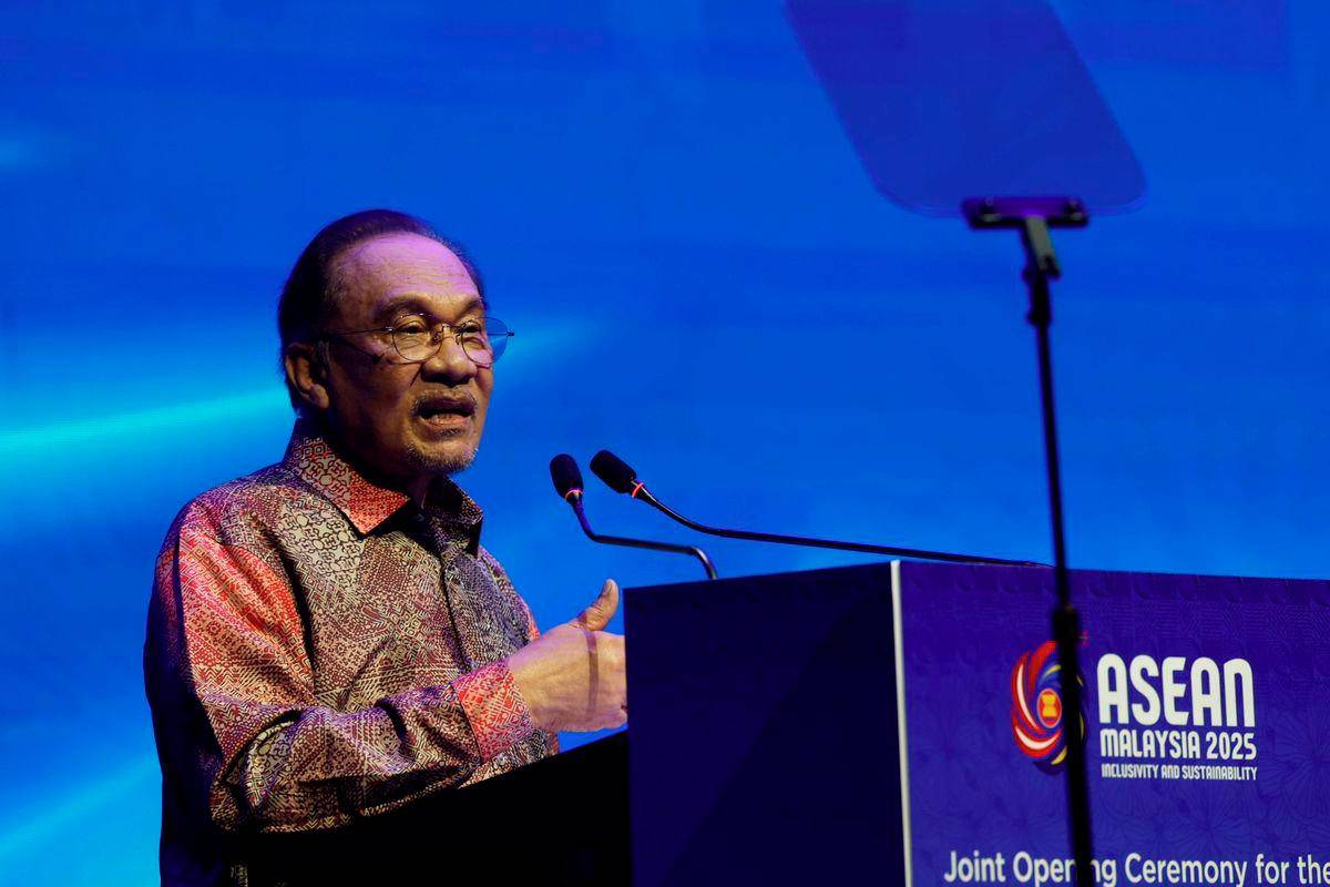 Anwar praises ASEAN efforts to attract major institutions for APG Anwar praises ASEAN efforts to attract major institutions for APG