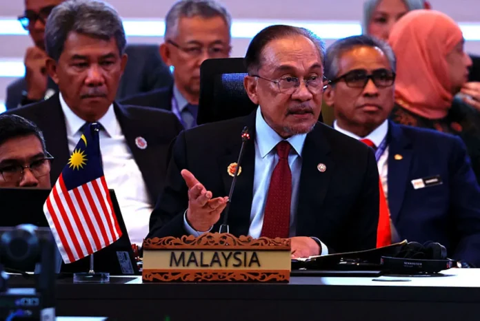 Anwar seru EAS perkukuh dialog dan hubungan pelbagai hala Anwar seru EAS perkukuh dialog dan hubungan pelbagai hala