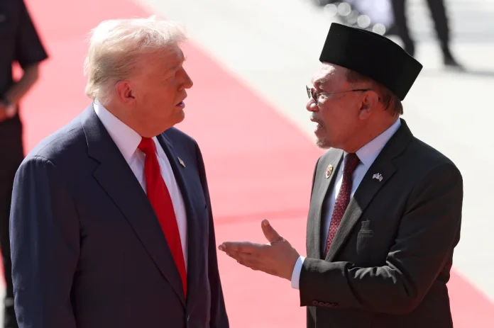 Anwar_Ibrahim_adakan_pertemuan_ringkas_dengan_Donald_Trump_di_KL