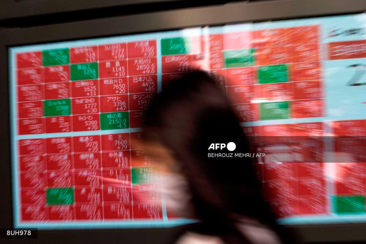 Asian markets fall on US data, Trump tariff threats and rate uncertainty Asian markets fall on US data, Trump tariff threats and rate uncertainty